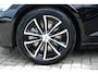 Volvo V60 T8 Plug-in hybrid AWD Plus Dark | Trekhaak | Panoramadak | Verwarmbare voorstoelen, achterbank en stuurwiel | Head-up display | 360 graden camera | Premium audio by Harman Kardon | Apple carplay/Android auto