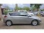 Toyota Auris 1.8 Hybrid Lease. 1ste eigenaar, dealer onderhouden. O.a. navi, pano, cruise, camera, etc. Prijs incl garantie!