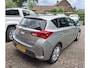 Toyota Auris 1.8 Hybrid Lease. 1ste eigenaar, dealer onderhouden. O.a. navi, pano, cruise, camera, etc. Prijs incl garantie!