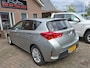 Toyota Auris 1.8 Hybrid Lease. 1ste eigenaar, dealer onderhouden. O.a. navi, pano, cruise, camera, etc. Prijs incl garantie!