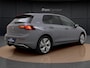 Volkswagen Golf 1.5 eHybrid Life | Trekhaak | Camera | Side Assist | ACC | Stuur-/Stoelverwarming | Spiegelpakket | Getint Glas | 17'' |