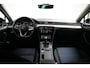 Volkswagen Passat Variant 1.4 eHybrid 204 pk 6-DSG | Navigatie | Stoel/Stuurverwarming | Adaptieve Cruise | Camera | Massage | Achterbank in delen neerklapbaar | Achteruitrijcamera | Audio installatie