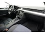 Volkswagen Passat Variant 1.4 eHybrid 204 pk 6-DSG | Navigatie | Stoel/Stuurverwarming | Adaptieve Cruise | Camera | Massage | Achterbank in delen neerklapbaar | Achteruitrijcamera | Audio installatie