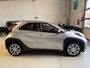 Toyota Aygo X 1.0 VVT-i MT Play / APPLE CARPLAY / ACHTERUITRIJCAMERA / AIRCO / CRUISE CONTROL / 1E EIGENAAR /NL-AUTO / NETTE STAAT