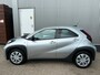 Toyota Aygo X 1.0 VVT-i MT Play / APPLE CARPLAY / ACHTERUITRIJCAMERA / AIRCO / CRUISE CONTROL / 1E EIGENAAR /NL-AUTO / NETTE STAAT