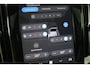 Volvo V60 T8 Plug-in hybrid AWD Plus Dark | Adaptive Cruise & Pilot Assist | Panoramisch Schuif-/Kanteldak | Semi Elektr. Trekhaak | Verwarmbare voorstoelen, achterbank en stuurwiel | 360 graden camera | Head-up display | Premium audio by Harman/Kardon |