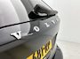 Volvo V90 2.0 B4 Momentum Business 1e Eigenaar | Origineel Nederlands | Trekhaak | Apple Carplay | Android Auto | Stoel- en Stuurverwarming | Lederen Bekleding | Cruise Control | Achteruitrijcamera