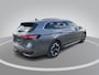 Volkswagen Passat Variant 1.5eHybrid 200kW/272PK R-Line · Panoramadak · Trekhaak · 360°Camera + Parkeersensoren · Garantie t/m 11-11-2030 of 100000km.