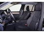 Volvo XC90 T8 Recharge AWD Plus Bright - Luchtvering - Panorama/schuifdak - IntelliSafe Assist & Surround - 360º Camera - Harman/Kardon audio - Adaptieve LED koplampen - Verwarmde voorstoelen, stuur & achterbank - Parkeersensoren voor & achter - Elektr. bedienb. voorstoelen met geheugen - Head up display - Draadloze tel. lader - Extra getint glas - 21' LMV