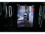 Volvo XC40 B4 Plus Black Edition | Panoramadak | 360° Parkeercamera | Parkeersensoren voor + achter | Stoelverwarming | Stuurwielverwarming | Parkeersensoren voor + achter | 20" Lichtmetalen velgen | Parkeerverwarming