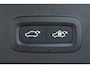 Volvo XC40 B4 Plus Black Edition | Panoramadak | 360° Parkeercamera | Parkeersensoren voor + achter | Stoelverwarming | Stuurwielverwarming | Parkeersensoren voor + achter | 20" Lichtmetalen velgen | Parkeerverwarming