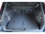 Volvo XC40 B4 Plus Black Edition | Panoramadak | 360° Parkeercamera | Parkeersensoren voor + achter | Stoelverwarming | Stuurwielverwarming | Parkeersensoren voor + achter | 20" Lichtmetalen velgen | Parkeerverwarming