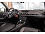 BMW X1 xDrive28i Executive | 2e eigenaar | Grootlichtassistent | HiFi audio | Panoramadak | Navigatie Professional | Bluetooth | Xenon | Stoelverwarming | Sportstuur | PDC