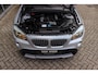 BMW X1 xDrive28i Executive | 2e eigenaar | Grootlichtassistent | HiFi audio | Panoramadak | Navigatie Professional | Bluetooth | Xenon | Stoelverwarming | Sportstuur | PDC