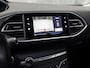 Peugeot 308 SW 1.2 PureTech Premium Sport (VIRTUAL COCKPIT, APPLE CARPLAY, GROOT NAVI, 360 CAMERA, SPORTSTOELEN, LEDER, TREKHAAK, GETINT GLAS, NIEUWSTAAT)
