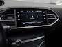 Peugeot 308 SW 1.2 PureTech Premium Sport (VIRTUAL COCKPIT, APPLE CARPLAY, GROOT NAVI, 360 CAMERA, SPORTSTOELEN, LEDER, TREKHAAK, GETINT GLAS, NIEUWSTAAT)