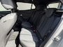 Peugeot e-2008 EV Allure Avantage 54 kWh Lage KM-stand | LED-Koplampen | Hoge Instap | Camera | Parkeersensoren Rondom | Apple-Carplay Android Auto | Full-Map Navigatie | Keyless Entry |