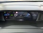 Peugeot e-2008 EV Allure Avantage 54 kWh Lage KM-stand | LED-Koplampen | Hoge Instap | Camera | Parkeersensoren Rondom | Apple-Carplay Android Auto | Full-Map Navigatie | Keyless Entry |