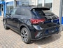 Volkswagen T-Roc 1.5 TSI R-Line / AUTOMAAT/ PANODAK/ KEYLESS/ DIGITAL DASH/ APP-CONNECT/ PARK. SENSOREN + CAMERA/ CLIMATE/ STOELVERWARMING/ 19" LMV