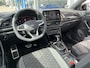 Volkswagen T-Roc 1.5 TSI R-Line / AUTOMAAT/ PANODAK/ KEYLESS/ DIGITAL DASH/ APP-CONNECT/ PARK. SENSOREN + CAMERA/ CLIMATE/ STOELVERWARMING/ 19" LMV
