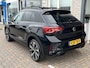 Volkswagen T-Roc 1.5 TSI R-Line / AUTOMAAT/ PANO/ 2X R-LINE/ KEYLESS/ DIGITAL DASH/ APP-CONNECT/ PARK. SENSOREN + CAMERA/ CLIMATE/ STOEL+STUURVERWARMING/ 19" LMV