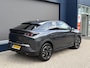 Peugeot 3008 1.2 Hybrid 145 Allure | Tot 8 jaar Garantie | 21" Panorama Navigatie Scherm | AGR Stoel met Stoelverwarming | LED Verlichting | Cruise Control | Camera | Parkeersensoren | Hoge Zitpositie | Keyless Entry | 19" Lichtmetalen Velgen |