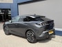 Peugeot 3008 1.2 Hybrid 145 Allure | Tot 8 jaar Garantie | 21" Panorama Navigatie Scherm | AGR Stoel met Stoelverwarming | LED Verlichting | Cruise Control | Camera | Parkeersensoren | Hoge Zitpositie | Keyless Entry | 19" Lichtmetalen Velgen |