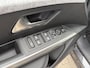 Peugeot 3008 1.2 Hybrid 145 Allure | Tot 8 jaar Garantie | 21" Panorama Navigatie Scherm | AGR Stoel met Stoelverwarming | LED Verlichting | Cruise Control | Camera | Parkeersensoren | Hoge Zitpositie | Keyless Entry | 19" Lichtmetalen Velgen |