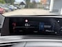 Peugeot 3008 1.2 Hybrid 145 Allure | Tot 8 jaar Garantie | 21" Panorama Navigatie Scherm | AGR Stoel met Stoelverwarming | LED Verlichting | Cruise Control | Camera | Parkeersensoren | Hoge Zitpositie | Keyless Entry | 19" Lichtmetalen Velgen |