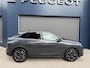 Peugeot 3008 1.2 Hybrid 145 Allure | Tot 8 jaar Garantie | 21" Panorama Navigatie Scherm | AGR Stoel met Stoelverwarming | LED Verlichting | Cruise Control | Camera | Parkeersensoren | Hoge Zitpositie | Keyless Entry | 19" Lichtmetalen Velgen |