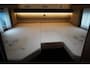 Weinsberg R 51 / 16dkm NAP / Hefbed / NW. Prijs € 107.000,- / Lengtebedden / Luifel / Douche / 130PK