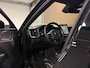 Volvo XC60 T6 AWD Recharge Ultra Black Edition | Luchtvering | Trekhaak | 360 Camera | Head-Up Display | Harman Kardon | Adaptieve Cruise Control | Stoelverwarming voor+achter | Stuurwielverwarming | Schuifdak | Full LED Meesturende koplampen | Pilot Assist | BLIS Dode Hoek Detectie | Elektrische voorstoelen geheugen | Contour stoelen met wit stiksel en bies | Zitting verlenging voorstoelen | Lederen dashboard | 21 Inch | Google Infotainment | Keyless Drive | Elektrisch bedienbare achterklep | DAB Radio | Apple Carplay/Android Auto | Draadloos telefoon opladen | Volvo On Call met mobiele App functie | Onyx Black Metallic |
