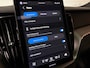 Volvo XC60 T6 AWD Recharge Ultra Black Edition | Luchtvering | Trekhaak | 360 Camera | Head-Up Display | Harman Kardon | Adaptieve Cruise Control | Stoelverwarming voor+achter | Stuurwielverwarming | Schuifdak | Full LED Meesturende koplampen | Pilot Assist | BLIS Dode Hoek Detectie | Elektrische voorstoelen geheugen | Contour stoelen met wit stiksel en bies | Zitting verlenging voorstoelen | Lederen dashboard | 21 Inch | Google Infotainment | Keyless Drive | Elektrisch bedienbare achterklep | DAB Radio | Apple Carplay/Android Auto | Draadloos telefoon opladen | Volvo On Call met mobiele App functie | Onyx Black Metallic |