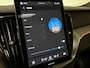 Volvo XC60 T6 AWD Recharge Ultra Black Edition | Luchtvering | Trekhaak | 360 Camera | Head-Up Display | Harman Kardon | Adaptieve Cruise Control | Stoelverwarming voor+achter | Stuurwielverwarming | Schuifdak | Full LED Meesturende koplampen | Pilot Assist | BLIS Dode Hoek Detectie | Elektrische voorstoelen geheugen | Contour stoelen met wit stiksel en bies | Zitting verlenging voorstoelen | Lederen dashboard | 21 Inch | Google Infotainment | Keyless Drive | Elektrisch bedienbare achterklep | DAB Radio | Apple Carplay/Android Auto | Draadloos telefoon opladen | Volvo On Call met mobiele App functie | Onyx Black Metallic |