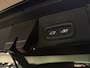 Volvo XC60 T6 AWD Recharge Ultra Black Edition | Luchtvering | Trekhaak | 360 Camera | Head-Up Display | Harman Kardon | Adaptieve Cruise Control | Stoelverwarming voor+achter | Stuurwielverwarming | Schuifdak | Full LED Meesturende koplampen | Pilot Assist | BLIS Dode Hoek Detectie | Elektrische voorstoelen geheugen | Contour stoelen met wit stiksel en bies | Zitting verlenging voorstoelen | Lederen dashboard | 21 Inch | Google Infotainment | Keyless Drive | Elektrisch bedienbare achterklep | DAB Radio | Apple Carplay/Android Auto | Draadloos telefoon opladen | Volvo On Call met mobiele App functie | Onyx Black Metallic |