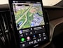 Volvo XC60 T6 AWD Recharge Ultra Black Edition | Luchtvering | Trekhaak | 360 Camera | Head-Up Display | Harman Kardon | Adaptieve Cruise Control | Stoelverwarming voor+achter | Stuurwielverwarming | Schuifdak | Full LED Meesturende koplampen | Pilot Assist | BLIS Dode Hoek Detectie | Elektrische voorstoelen geheugen | Contour stoelen met wit stiksel en bies | Zitting verlenging voorstoelen | Lederen dashboard | 21 Inch | Google Infotainment | Keyless Drive | Elektrisch bedienbare achterklep | DAB Radio | Apple Carplay/Android Auto | Draadloos telefoon opladen | Volvo On Call met mobiele App functie | Onyx Black Metallic |