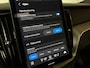 Volvo XC60 T6 AWD Recharge Ultra Black Edition | Luchtvering | Trekhaak | 360 Camera | Head-Up Display | Harman Kardon | Adaptieve Cruise Control | Stoelverwarming voor+achter | Stuurwielverwarming | Schuifdak | Full LED Meesturende koplampen | Pilot Assist | BLIS Dode Hoek Detectie | Elektrische voorstoelen geheugen | Contour stoelen met wit stiksel en bies | Zitting verlenging voorstoelen | Lederen dashboard | 21 Inch | Google Infotainment | Keyless Drive | Elektrisch bedienbare achterklep | DAB Radio | Apple Carplay/Android Auto | Draadloos telefoon opladen | Volvo On Call met mobiele App functie | Onyx Black Metallic |