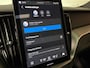 Volvo XC60 T6 AWD Recharge Ultra Black Edition | Luchtvering | Trekhaak | 360 Camera | Head-Up Display | Harman Kardon | Adaptieve Cruise Control | Stoelverwarming voor+achter | Stuurwielverwarming | Schuifdak | Full LED Meesturende koplampen | Pilot Assist | BLIS Dode Hoek Detectie | Elektrische voorstoelen geheugen | Contour stoelen met wit stiksel en bies | Zitting verlenging voorstoelen | Lederen dashboard | 21 Inch | Google Infotainment | Keyless Drive | Elektrisch bedienbare achterklep | DAB Radio | Apple Carplay/Android Auto | Draadloos telefoon opladen | Volvo On Call met mobiele App functie | Onyx Black Metallic |