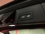 Volvo V90 T6 AWD Recharge Plus Dark Long Range | Luchtvering | 360 Camera | Harman Kardon | Adaptieve Cruise Control | Stoel en Stuurwielverwarming | 19 Inch | Full LED  Meesturende koplampen | Pilot Assist | BLIS Dode Hoek Detectie | Elektrische voorstoelen geheugen | R-Design Contourstoelen Nappa Leder Alcantara met wit stiksel en bies | Zitting verlenging voorstoelen | Lederen Dashboard | Google Infotainment | Keyless Drive | Parkeersensoren voor+achter | Privacy Glass | Elektrisch bedienbare achterklep | Geïntegreerde zongordijnen achterportieren | DAB Radio | Apple Carplay/Android Auto | Volvo On Call met mobiele App functie | Denim Blue Black Metallic |
