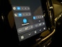 Volvo V90 T6 AWD Recharge Plus Dark Long Range | Luchtvering | 360 Camera | Harman Kardon | Adaptieve Cruise Control | Stoel en Stuurwielverwarming | 19 Inch | Full LED  Meesturende koplampen | Pilot Assist | BLIS Dode Hoek Detectie | Elektrische voorstoelen geheugen | R-Design Contourstoelen Nappa Leder Alcantara met wit stiksel en bies | Zitting verlenging voorstoelen | Lederen Dashboard | Google Infotainment | Keyless Drive | Parkeersensoren voor+achter | Privacy Glass | Elektrisch bedienbare achterklep | Geïntegreerde zongordijnen achterportieren | DAB Radio | Apple Carplay/Android Auto | Volvo On Call met mobiele App functie | Denim Blue Black Metallic |