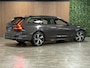 Volvo V90 T6 AWD Recharge Plus Dark Long Range | Luchtvering | 360 Camera | Harman Kardon | Adaptieve Cruise Control | Stoel en Stuurwielverwarming | 19 Inch | Full LED  Meesturende koplampen | Pilot Assist | BLIS Dode Hoek Detectie | Elektrische voorstoelen geheugen | R-Design Contourstoelen Nappa Leder Alcantara met wit stiksel en bies | Zitting verlenging voorstoelen | Lederen Dashboard | Google Infotainment | Keyless Drive | Parkeersensoren voor+achter | Privacy Glass | Elektrisch bedienbare achterklep | Geïntegreerde zongordijnen achterportieren | DAB Radio | Apple Carplay/Android Auto | Volvo On Call met mobiele App functie | Denim Blue Black Metallic |