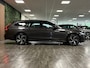 Volvo V90 T6 AWD Recharge Plus Dark Long Range | Luchtvering | 360 Camera | Harman Kardon | Adaptieve Cruise Control | Stoel en Stuurwielverwarming | 19 Inch | Full LED  Meesturende koplampen | Pilot Assist | BLIS Dode Hoek Detectie | Elektrische voorstoelen geheugen | R-Design Contourstoelen Nappa Leder Alcantara met wit stiksel en bies | Zitting verlenging voorstoelen | Lederen Dashboard | Google Infotainment | Keyless Drive | Parkeersensoren voor+achter | Privacy Glass | Elektrisch bedienbare achterklep | Geïntegreerde zongordijnen achterportieren | DAB Radio | Apple Carplay/Android Auto | Volvo On Call met mobiele App functie | Denim Blue Black Metallic |