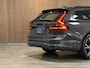 Volvo V90 T6 AWD Recharge Plus Dark Long Range | Luchtvering | 360 Camera | Harman Kardon | Adaptieve Cruise Control | Stoel en Stuurwielverwarming | 19 Inch | Full LED  Meesturende koplampen | Pilot Assist | BLIS Dode Hoek Detectie | Elektrische voorstoelen geheugen | R-Design Contourstoelen Nappa Leder Alcantara met wit stiksel en bies | Zitting verlenging voorstoelen | Lederen Dashboard | Google Infotainment | Keyless Drive | Parkeersensoren voor+achter | Privacy Glass | Elektrisch bedienbare achterklep | Geïntegreerde zongordijnen achterportieren | DAB Radio | Apple Carplay/Android Auto | Volvo On Call met mobiele App functie | Denim Blue Black Metallic |
