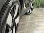 Volvo EX40 Single Motor Extended Range Ultra 82 kWh | 95% SoH | Schuifdak | 360° Camera | Harman Kardon | All Season banden | Adaptieve Cruise Control | Bestuurdersstoel elektrisch geheugen | Stoel en Stuurwielverwarming | 19 Inch | Passagiersstoel elektrisch | Microtech / alcantara bekleding met wit stiksel en bies | Zitting verlenging voorstoelen | Pilot Assist | BLIS Dode Hoek Detectie | Warmtepomp | Google Infotainment | Keyless Drive | Verlichtingspack 2 | Parkeersensoren voor+achter | Privacy Glass | Elektrisch bedienbare achterklep | Draadloos telefoon opladen | DAB Radio | Apple Carplay/Android Auto | Volvo On Call met mobiele App functie | Onyx Black metallic |