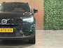 Volvo EX40 Single Motor Extended Range Ultra 82 kWh | 95% SoH | Schuifdak | 360° Camera | Harman Kardon | All Season banden | Adaptieve Cruise Control | Bestuurdersstoel elektrisch geheugen | Stoel en Stuurwielverwarming | 19 Inch | Passagiersstoel elektrisch | Microtech / alcantara bekleding met wit stiksel en bies | Zitting verlenging voorstoelen | Pilot Assist | BLIS Dode Hoek Detectie | Warmtepomp | Google Infotainment | Keyless Drive | Verlichtingspack 2 | Parkeersensoren voor+achter | Privacy Glass | Elektrisch bedienbare achterklep | Draadloos telefoon opladen | DAB Radio | Apple Carplay/Android Auto | Volvo On Call met mobiele App functie | Onyx Black metallic |