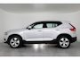 Volvo XC40 1.5 T3 Momentum Pro | Dealer Onderhouden! | Trekhaak | Clima | LED | BLIS | Comfort Zetels | Half Leder | BLIS | Lichtmetalen Velgen | Cruise Control | Navi | Keyless