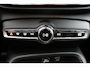 Volvo XC40 1.5 T3 Momentum Pro | Dealer Onderhouden! | Trekhaak | Clima | LED | BLIS | Comfort Zetels | Half Leder | BLIS | Lichtmetalen Velgen | Cruise Control | Navi | Keyless
