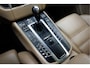 Porsche Macan 2.0 252PK Aut. | 21" LM Velgen | Luchtvering | PDLS | Sportchrono | Origineel NL | 18-Voudige Sportstoelen | Sportuitlaat | BOSE | Surround View | Stoelverwarming voor & achter |