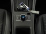 Volkswagen T-Roc 1.5 eTsi 150 pk R-Line First Edition | Trekhaak | Apple Carplay | A-uitrijcamera | Climatronic | Parkeersenoren |  Blindspot |