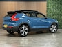 Volvo XC40 Recharge Ultimate 70 kWh | 95% SoH | Schuifdak | 360° Camera | Harman Kardon | All Season banden | Adaptieve Cruise Control | Bestuurdersstoel elektrisch geheugen | Stoel en Stuurwielverwarming | 19 Inch | Passagiersstoel elektrisch | Microtech / alcantara bekleding met wit stiksel en bies | Zitting verlenging voorstoelen | Pilot Assist | BLIS Dode Hoek Detectie | Warmtepomp | Google Infotainment | Keyless Drive | Verlichtingspack 2 | Parkeersensoren voor+achter | Privacy Glass | Elektrisch bedienbare achterklep | Draadloos telefoon opladen | DAB Radio | Apple Carplay/Android Auto | Volvo On Call met mobiele App functie | Fjord Blue Metallic |